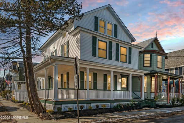 Exterior, Facade, Queen Anne Victorian