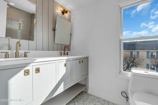 Bathroom, Dual Sink Vanities, Interior