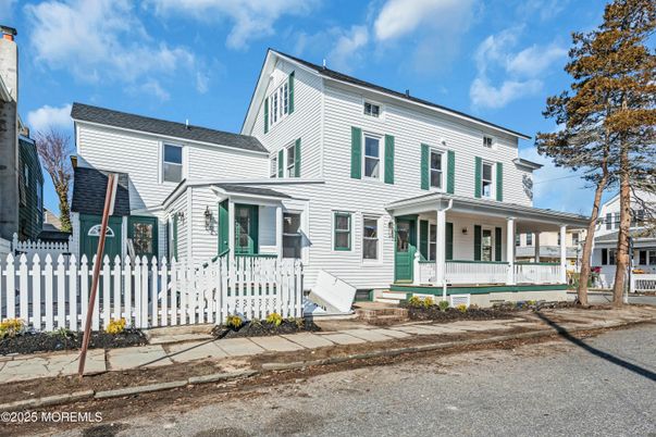 Exterior, Facade, Queen Anne Victorian