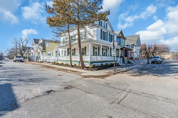 Exterior, Facade, Queen Anne Victorian