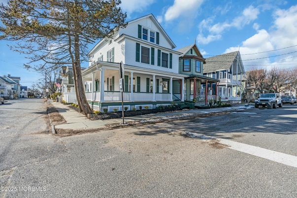 Exterior, Facade, Queen Anne Victorian