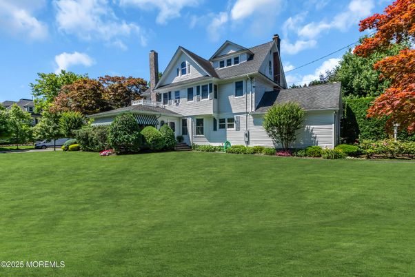 Backyard, Exterior, Facade, Queen Anne Victorian