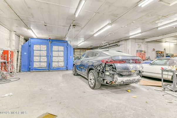 Garage, Interior