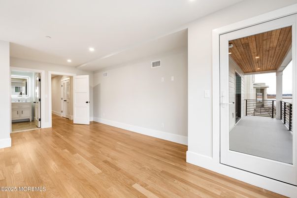 Empty room, Interior, Recessed Lighting, Wooden Ceilings, Wood Texture Flooring