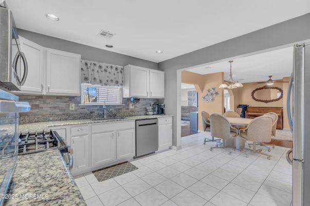 Dining room, Interior, Kitchen, Pendant Lights, Recessed Lighting, Stainless Steel Appliances