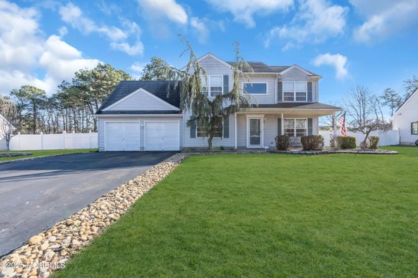 Attached, Exterior, Facade, Farmhouse