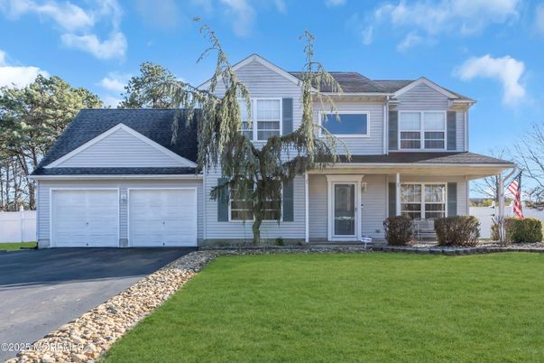 Attached, Exterior, Facade, Farmhouse