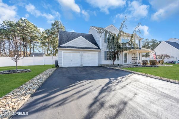 Attached, Exterior, Facade, Cape Cod