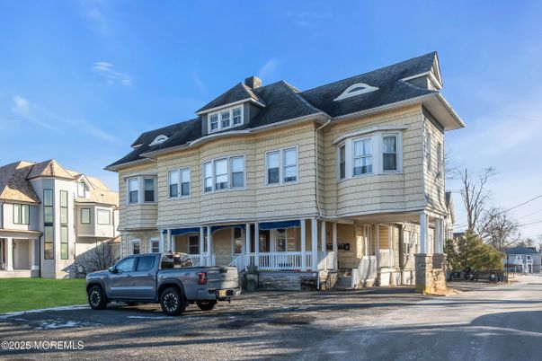 Exterior, Facade, Queen Anne Victorian