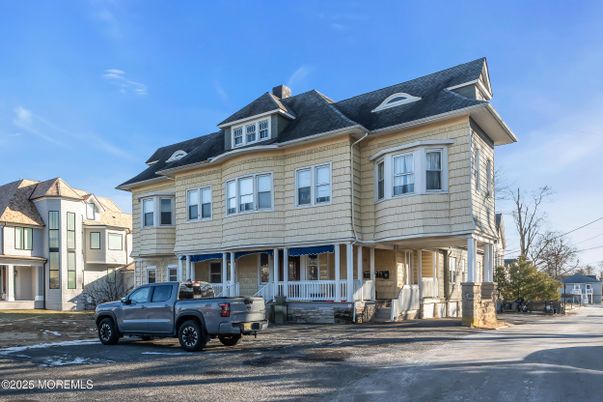 Exterior, Facade, Queen Anne Victorian