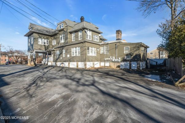 Backyard, Exterior, Facade, Queen Anne Victorian