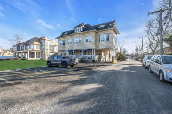 Exterior, Facade, Queen Anne Victorian