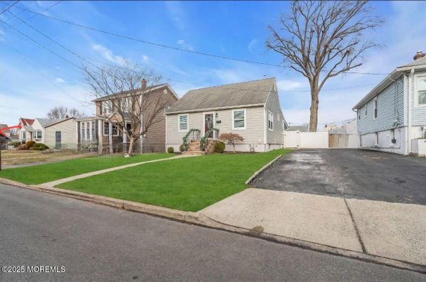 Exterior, Facade, Cape Cod