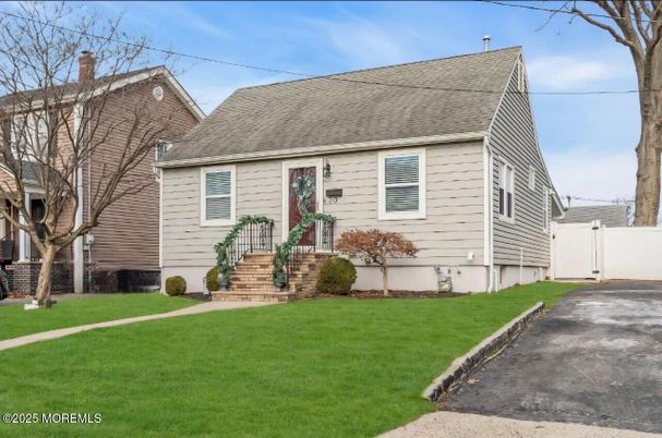 Exterior, Facade, Cape Cod
