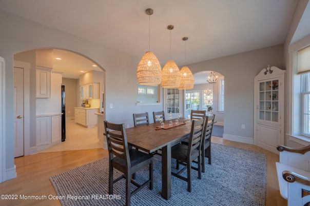 Chandelier, Dining room, Interior, Kitchen, Pendant Lights, Recessed Lighting, Wood Texture Flooring
