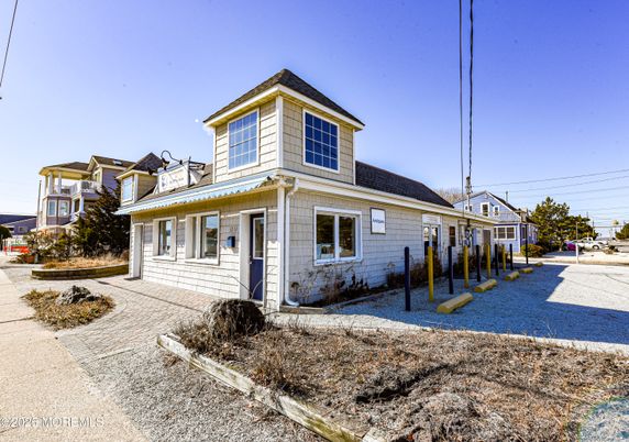 Exterior, Facade, Cape Cod