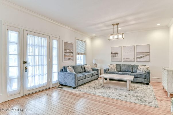 Interior, Living room, Pendant Lights, Recessed Lighting, Wood Texture Flooring