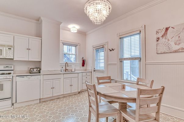 Chandelier, Dining room, Interior, Kitchen