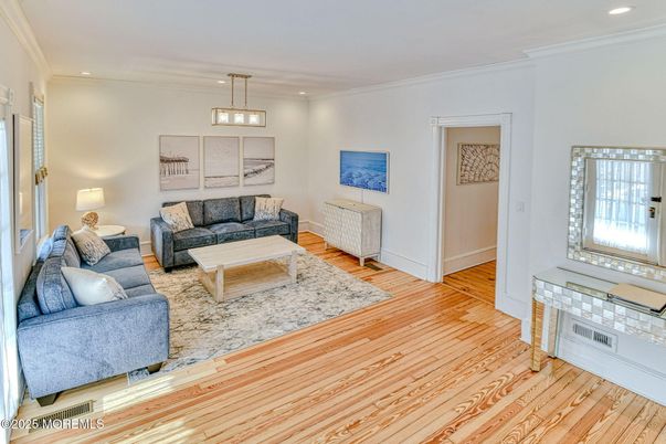Interior, Living room, Pendant Lights, Recessed Lighting, Wood Texture Flooring