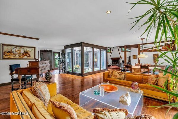 Interior, Living room, Pendant Lights, Recessed Lighting, Wood Texture Flooring
