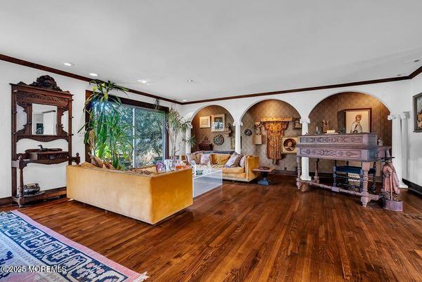 Interior, Living room, Piano, Recessed Lighting, Wood Texture Flooring