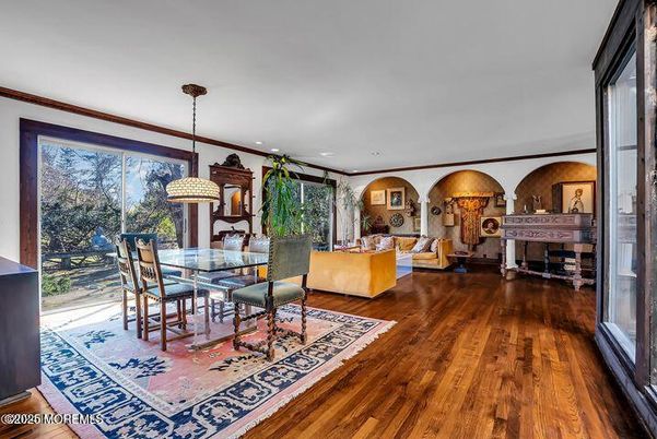 Dining room, Interior, Living room, Pendant Lights, Recessed Lighting, Wood Texture Flooring