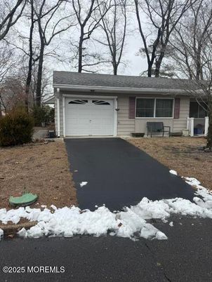 Attached, Exterior, Facade, Ranch