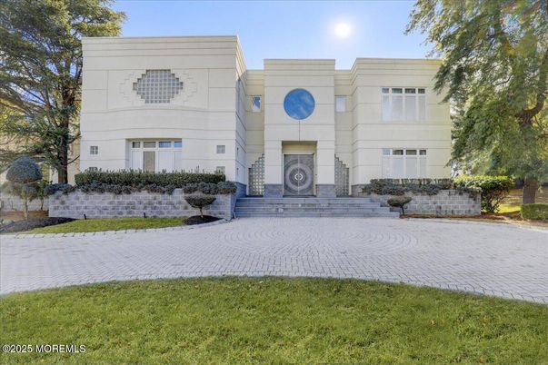 Backyard, Exterior, Facade, Modern