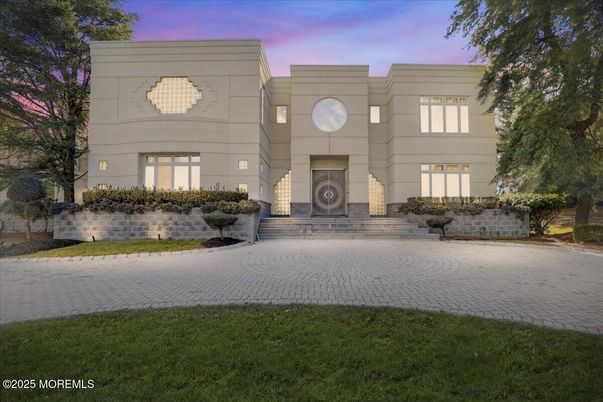 Backyard, Exterior, Facade, Modern