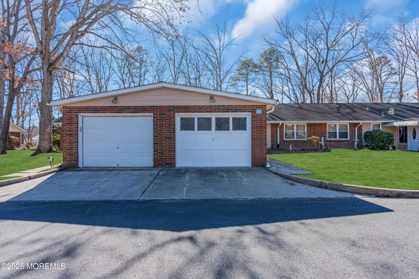 Attached, Exterior, Facade, Brick Facade, Ranch