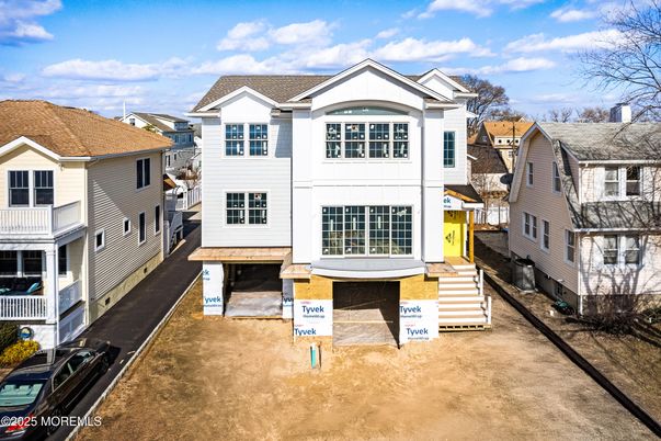 Exterior, Facade, Rowhouse
