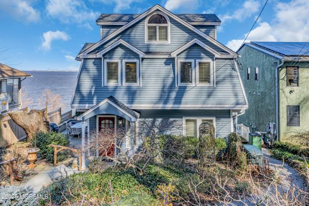 Exterior, Facade, Water, Queen Anne Victorian