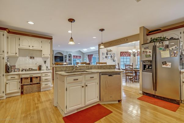 Chandelier, Dining room, Interior, Kitchen, Pendant Lights, Recessed Lighting, Wood Texture Flooring