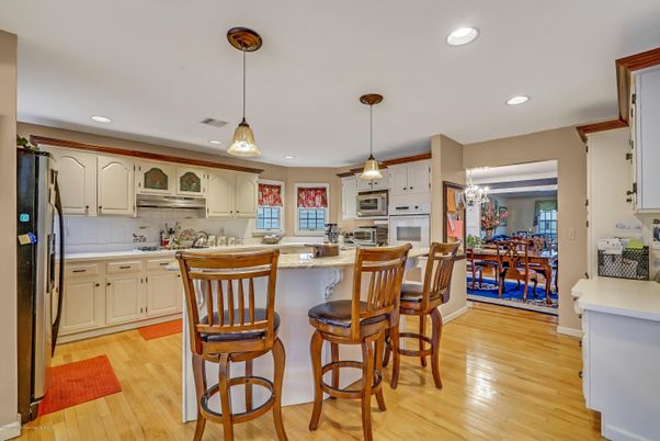 Dining room, Interior, Kitchen, Pendant Lights, Recessed Lighting, Wood Texture Flooring