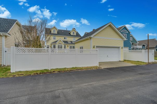 Attached, Exterior, Facade, Cape Cod