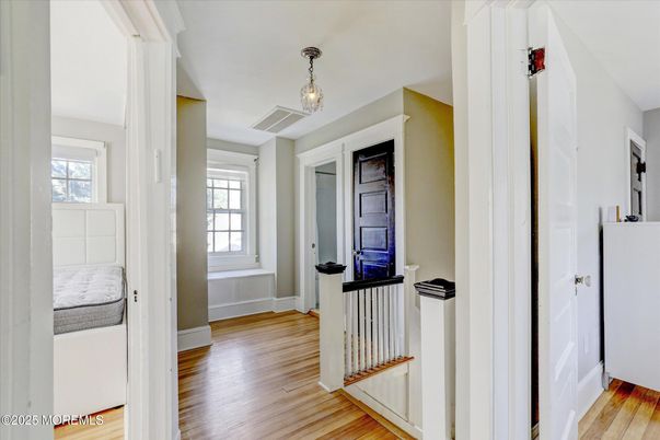 Interior, Pendant Lights, Wood Texture Flooring
