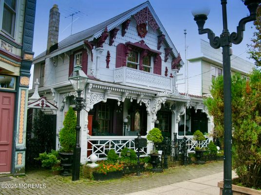 Exterior, Facade, Queen Anne Victorian