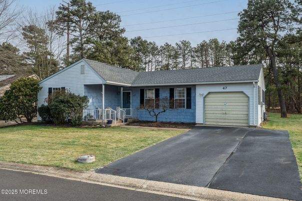 Attached, Exterior, Facade, Ranch