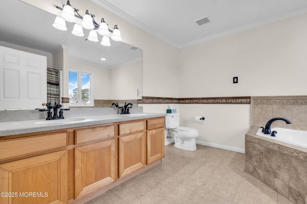 Bathroom, Dual Sink Vanities, Interior, Recessed Lighting
