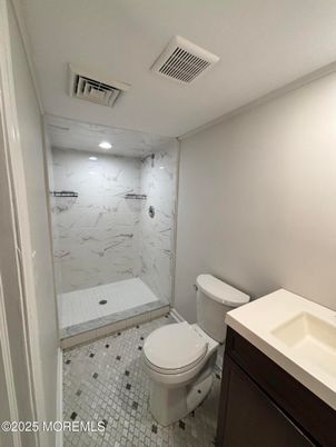 Bathroom, Interior, Marble Walls, Recessed Lighting