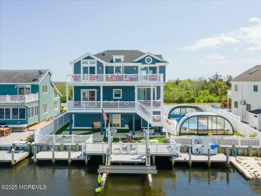 Exterior, Lake