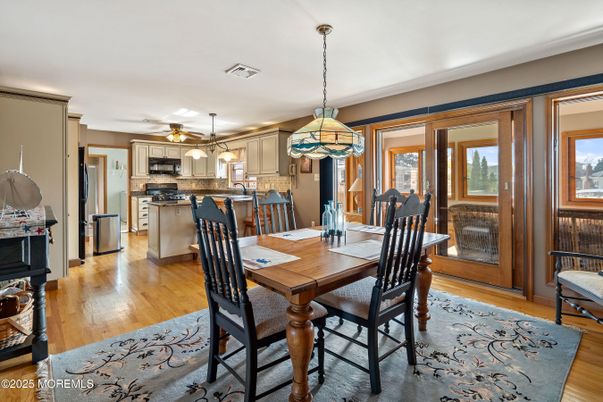 Dining room, Interior, Kitchen, Pendant Lights, Wood Texture Flooring