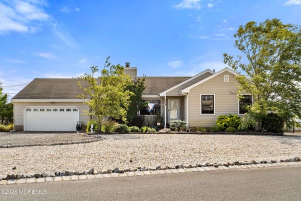 Attached, Exterior, Facade, Ranch