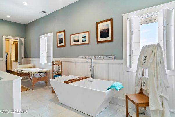 Bathroom, Free Standing Baths, Interior, Recessed Lighting