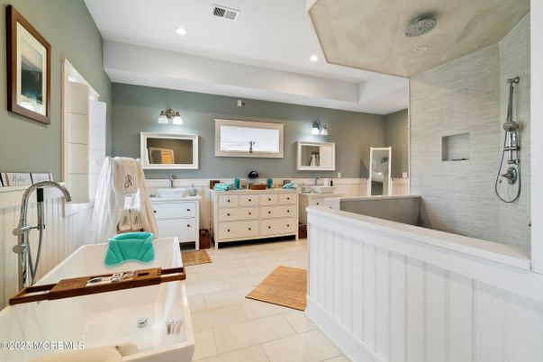 Bathroom, Interior, Recessed Lighting