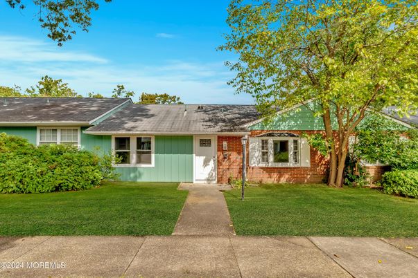 Exterior, Facade, Brick Facade, Ranch