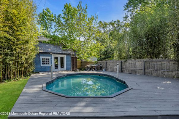 Exterior, Pool