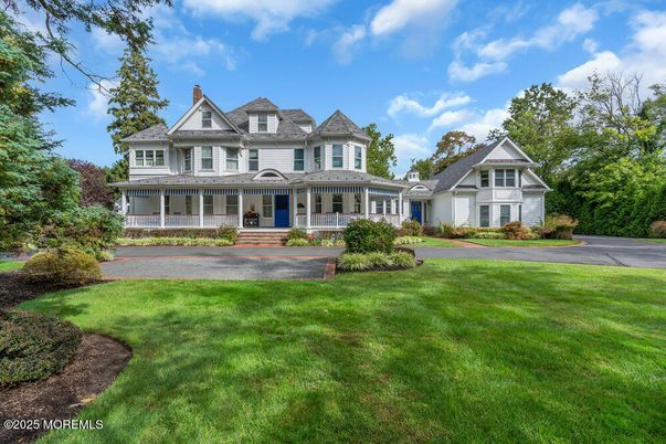 Backyard, Exterior, Facade, Queen Anne Victorian