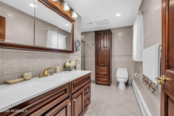 Bathroom, Interior, Recessed Lighting