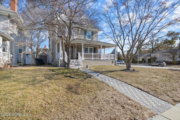 Backyard, Exterior, Facade, American Foursquare